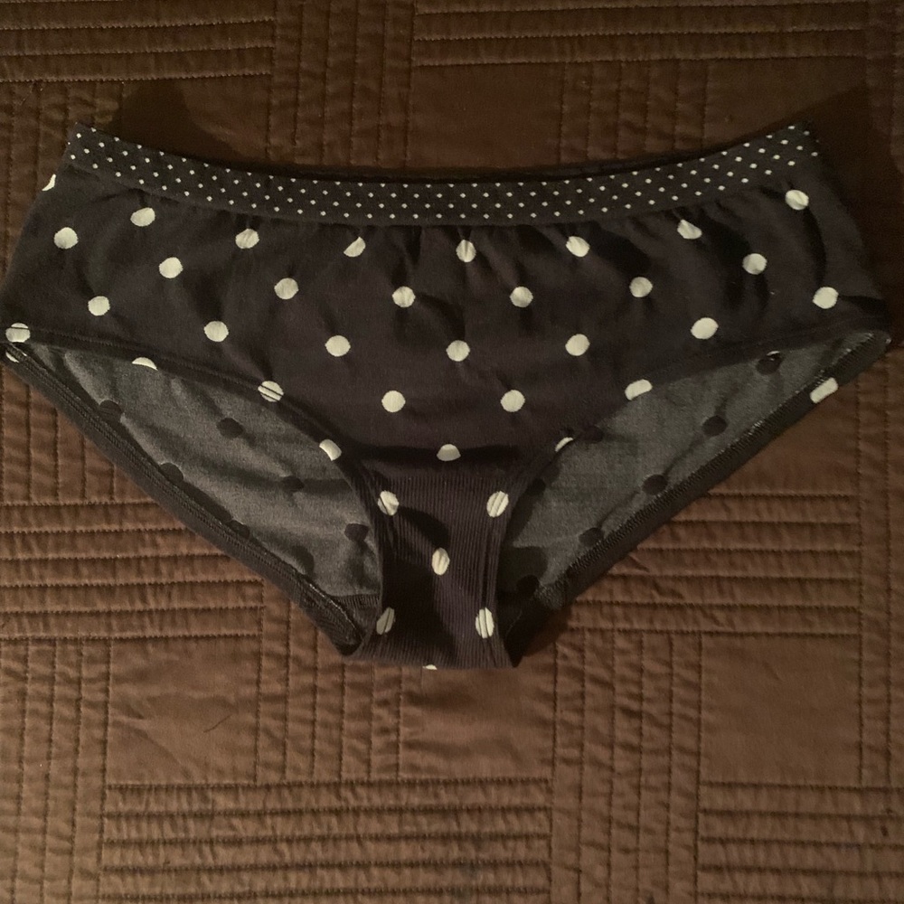 Selling Victoria’s Secret underwear nwt any questions ask 🌸😊